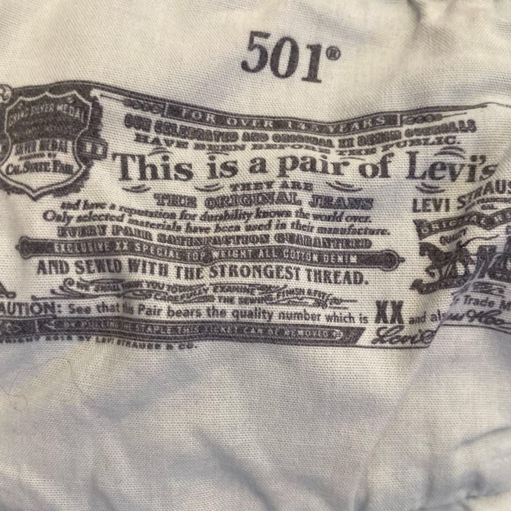 Levi’s 501 Original Women’s Jeans in Medium Wash - Picture 5 of 6